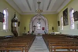 Vue vers le chœur de l'église.