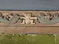 Saint-Nic : église Saint-Nicaise, porche sud, détail sculpté de la sablière ouest.
