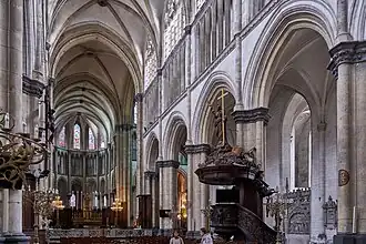 La nef et le choeur.