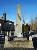 Le monument aux morts, dans le cimetière autour de l'église (jan.&nbsp;2010)