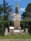 Le monument aux morts au carrefour D19 et D139 (avr.&nbsp;2013)
