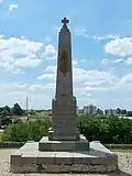 Le monument aux morts près de l'église (juin&nbsp;2009)