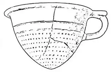 Passoire conique, hauteur 8,5 cm ;anse de la même forme que celle de syphos de forme Déch. 59.