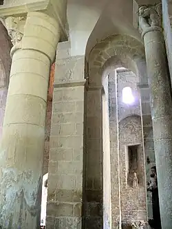 Déambulatoire, colonne et colonne en délit.