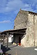 Le porche en façade ouest (fév.&nbsp;2012)