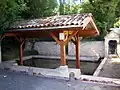 Lavoir et oratoire de la Houne (août 2015).