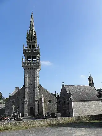 Eglise et ossuaire.