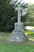 Croix, au sud de Rougentin.