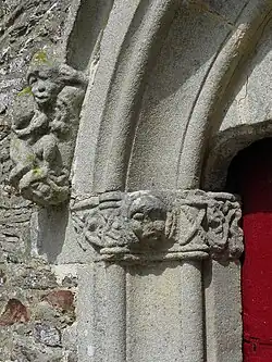 Ébrasement gauche de la porte du croisillon sud.