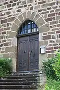 Portail ogival d'entrée, sur le mur nord.