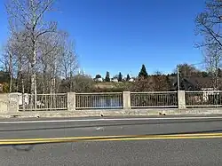 Route 352, pont P01548 à poutres en béton armé (1950), rivière Batiscan à l’embouchure de la rivière Pierre-Paul.