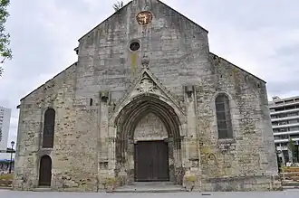 Le portail classé.
