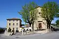 La poste et le temple protestant.