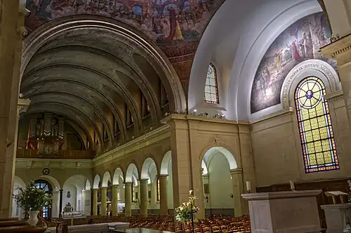 Transept , nef, tribune , orgues