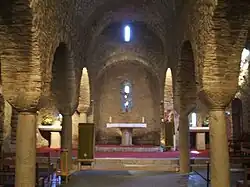 Nef voutée en berceau.