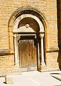 Petite porte dans la façade ouest.