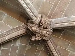 Le Saint suaire présenté par Dieu et porté par des anges.