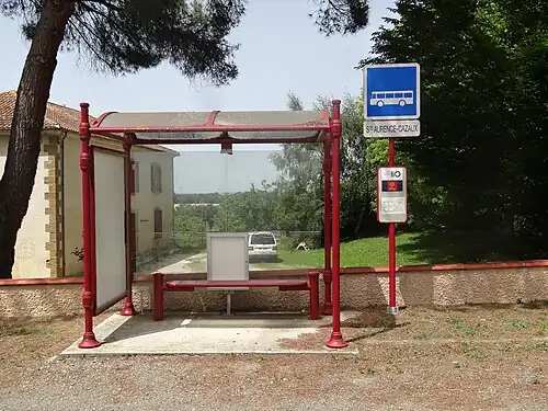 Arrêt de bus.