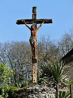 Crucifix dans le bourg.