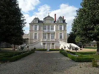 L'hôpital.