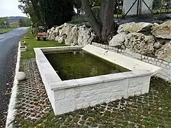 Le lavoir au nord du bourg.