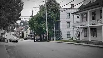 Rue Masson (au coin de la rue Saint-Jean) dans le village d'en bas.