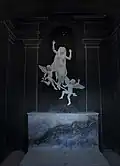Œuvre provisoire installée dans la chapelle.