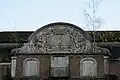 Fronton aux armoiries des familles de Méan et de Waha.