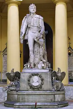 Tombe de la famille Murat, statue du roi Joachim Murat avec le portrait de sa fille Laetizia sur le socle, Vincenzo Vela.