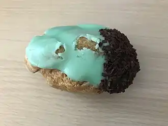 Glaçage vert.