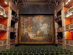 Le rideau d'Orphée abaissé dans le théâtre Charles Dullin de Chambéry