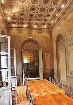 Salon.