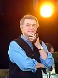 Photographie en couleurs, représentant un homme (Salvatore Adamo).