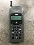 Samsung SGH-100 (premier GSM vendu avec le logo Samsung, fabriqué par Dancall).
