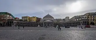 La façade de la basilique.