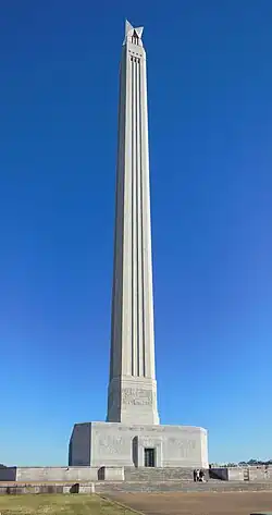 Image rapprochée du monument.