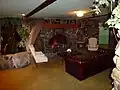 Le salon avec cheminée
