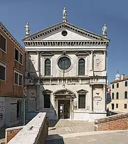 La façade de l'église San Sebastian
