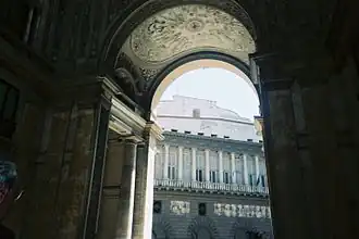 Le San Carlo vu de la Galleria Umberto I.