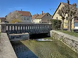 Pont sur le ruisseau de Buhin.