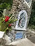 Niche abritant la Vierge