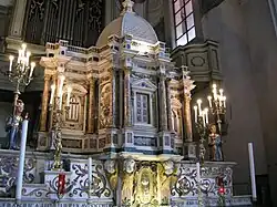 L’autel.