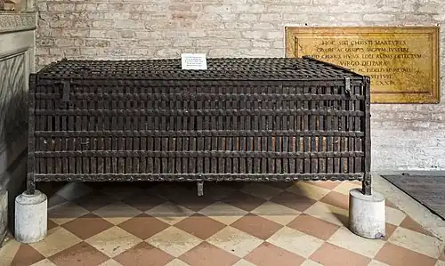 Vieille cage de saint Luc.