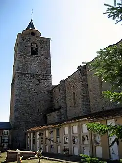 Clocher et façade latérale avec le cimetière.
