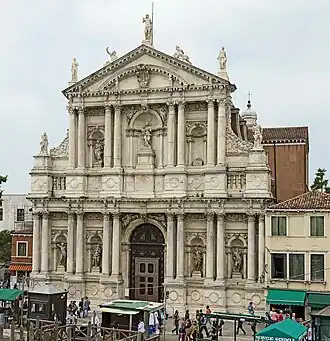 L'église Santa Maria di Nazareth.