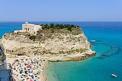 Le sanctuaire Santa Maria dell'Isola.
