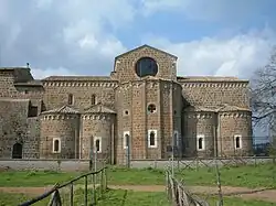 Les absides de l'église de Santa Maria di Falleri restaurée.