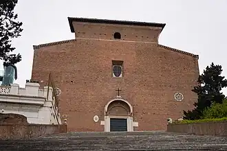 Façade de la basilique avec l'escalier monumental.