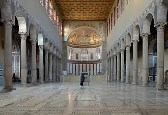 L'église Sainte-Sabine de Rome, Ve&nbsp;siècle, de plan basilical.