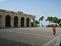 La place et le famedio.